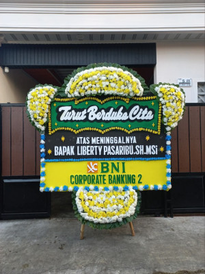 Papan Bunga Duka di Batang Onang