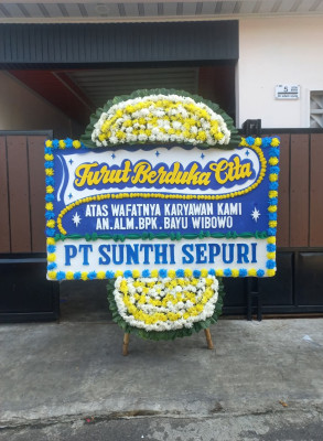 Papan Bunga Duka di Batang Onang