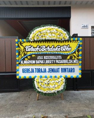 Papan Bunga Duka di Batang Onang