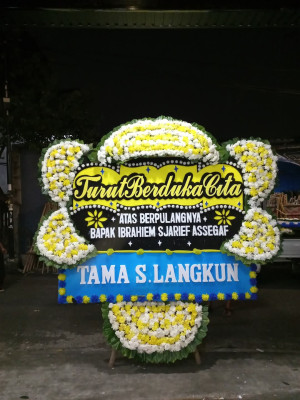 Papan Bunga Duka di Batang Onang